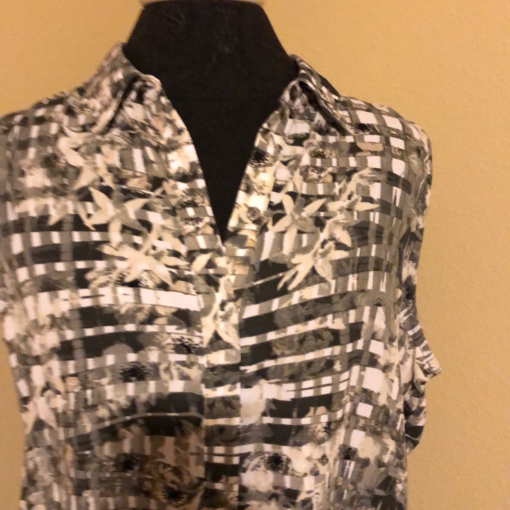 ❤️ Patterned Button Front collared blouse ❤️ - Picture 2 of 4
